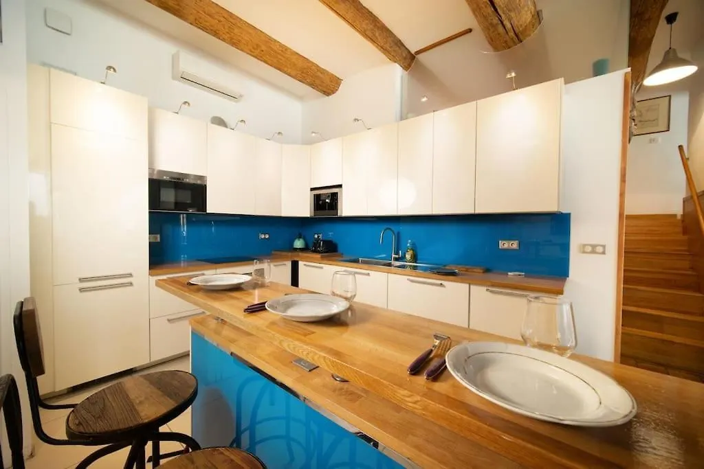 Air-Conditioned Loft In The Heart Of The Old Port Marseille