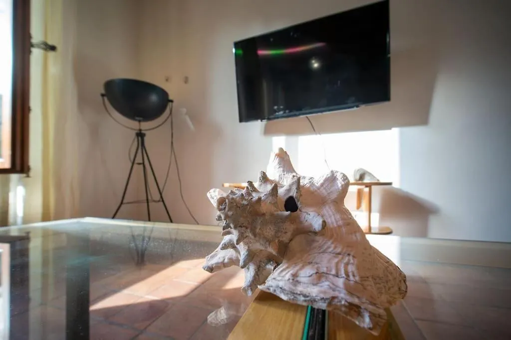 Air-Conditioned Loft In The Heart Of The Old Port Marseille